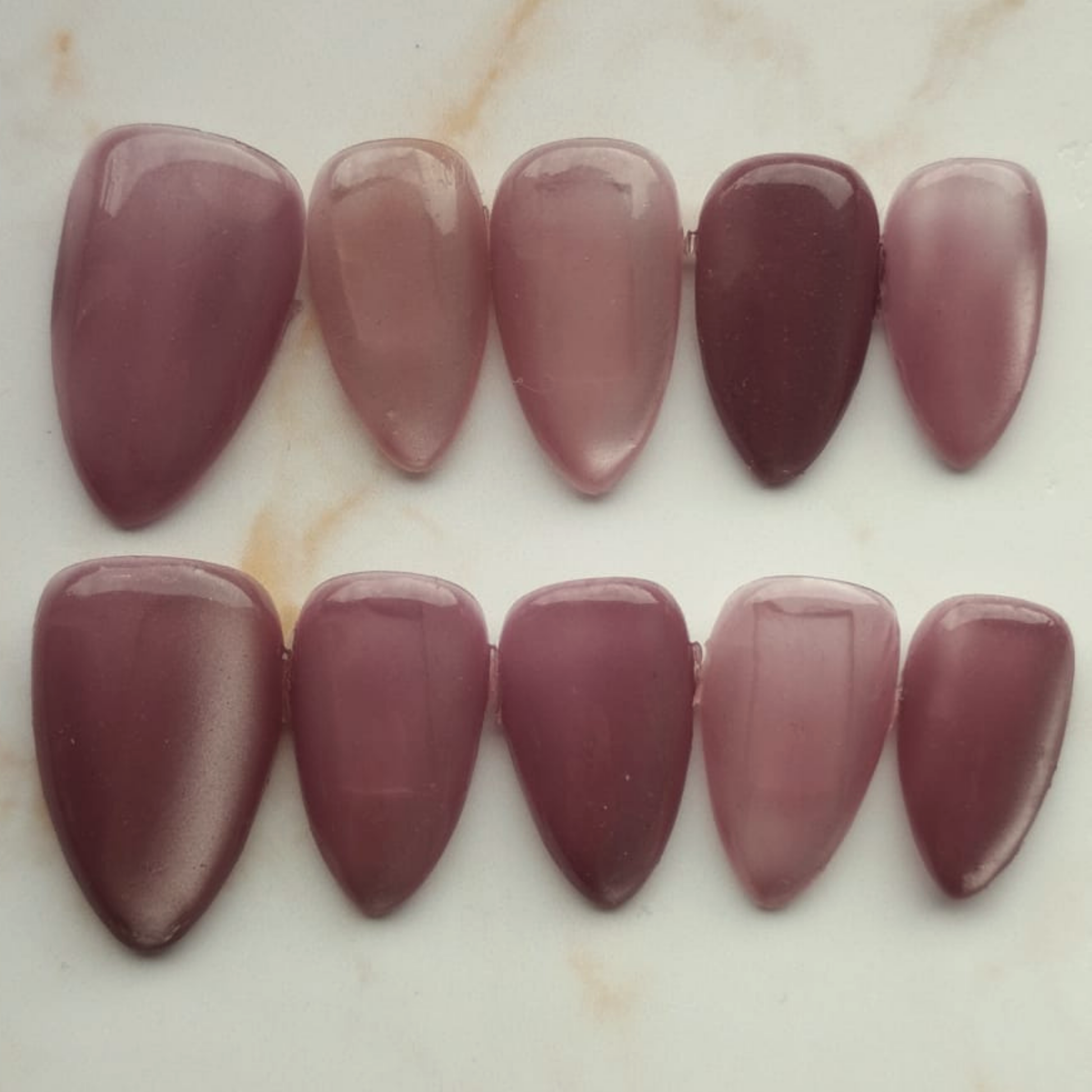 Glass Amethyst press-on nagels — essential wide almond, set van 10