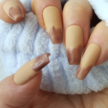 Caramel Dipped press-on nagels — draagfoto, premium narrow almond