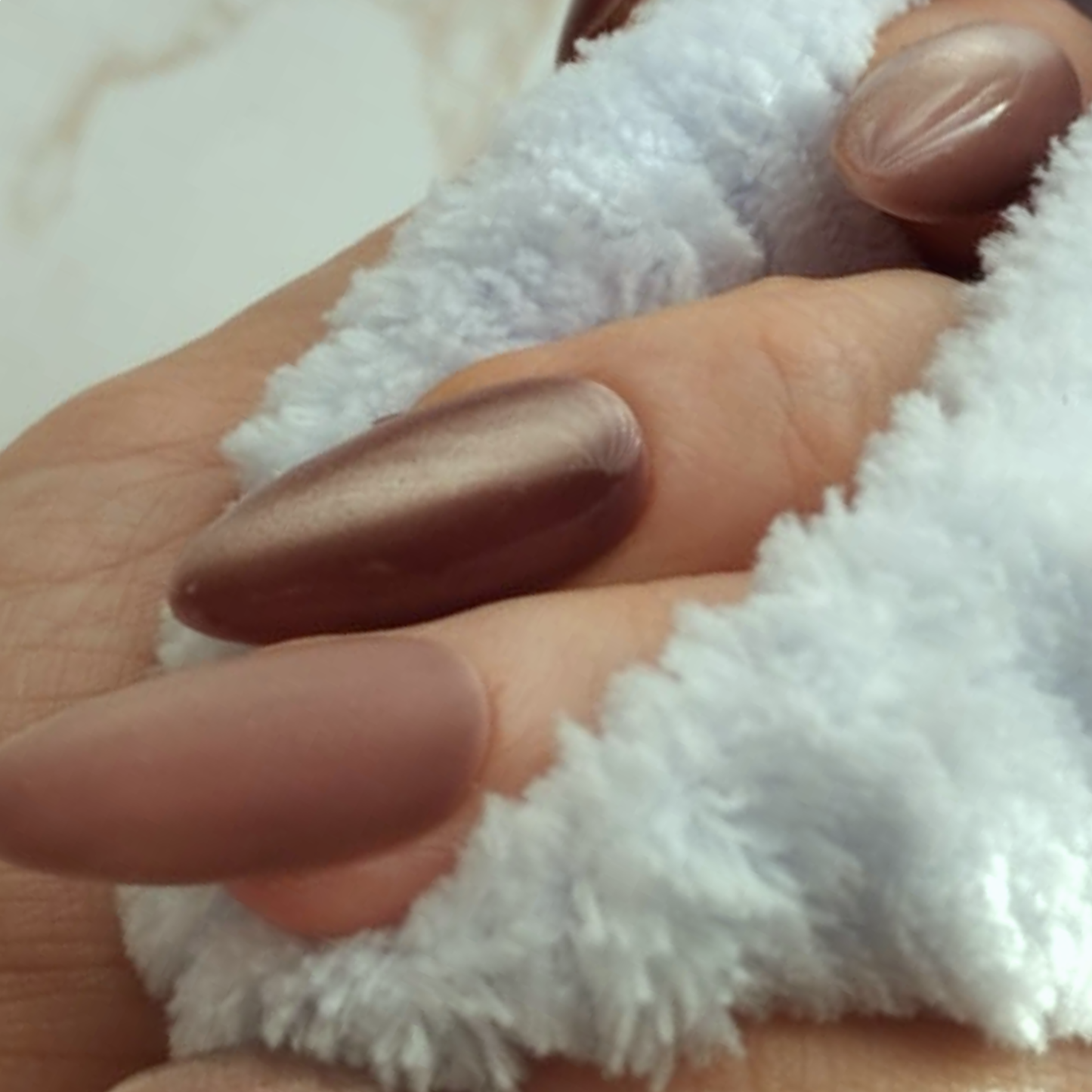 Coffee Beans press-on nagels — draagfoto, premium narrow almond