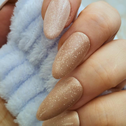 Shiny Magnet press-on nagels — signature narrow almond, set van 10