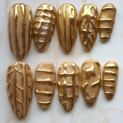 Gold Chrome press-on nagels — essential narrow almond, set van 10