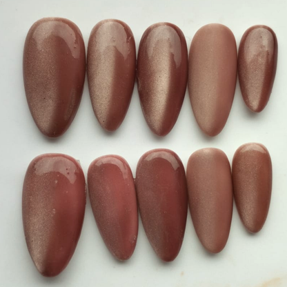 Coffee Beans press-on nagels — draagfoto, premium narrow almond