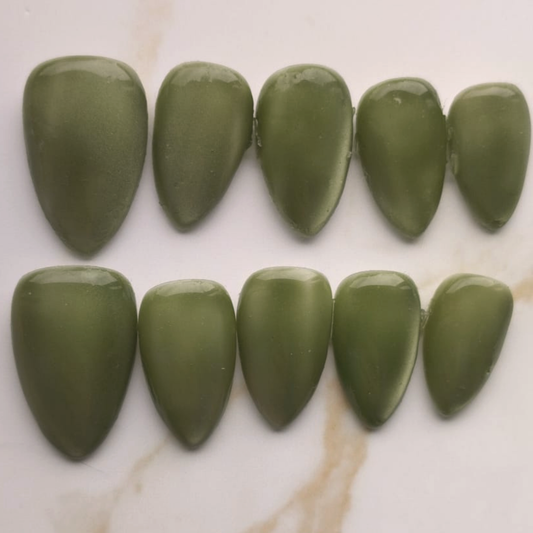 Gem Olive press-on nagels — signature wide almond, set van 10